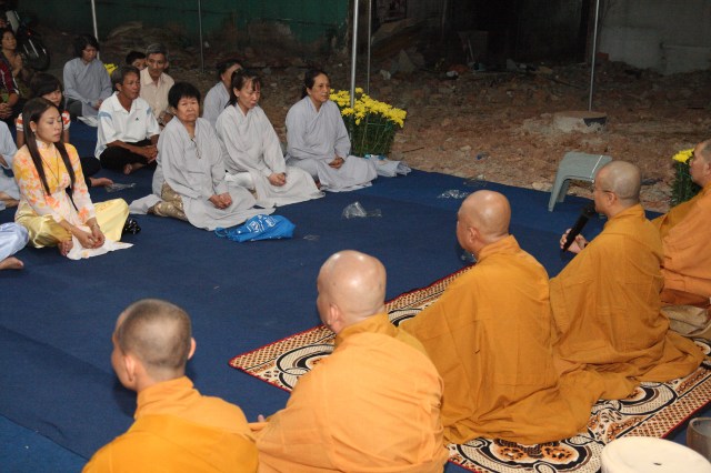 Chùm ảnh: Lễ đón giao thừa xuân Quý Tỵ tại chùa Giác Ngộ