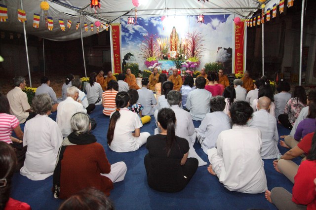 Chùm ảnh: Lễ đón giao thừa xuân Quý Tỵ tại chùa Giác Ngộ