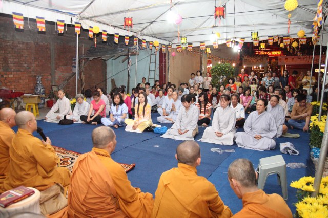 Chùm ảnh: Lễ đón giao thừa xuân Quý Tỵ tại chùa Giác Ngộ