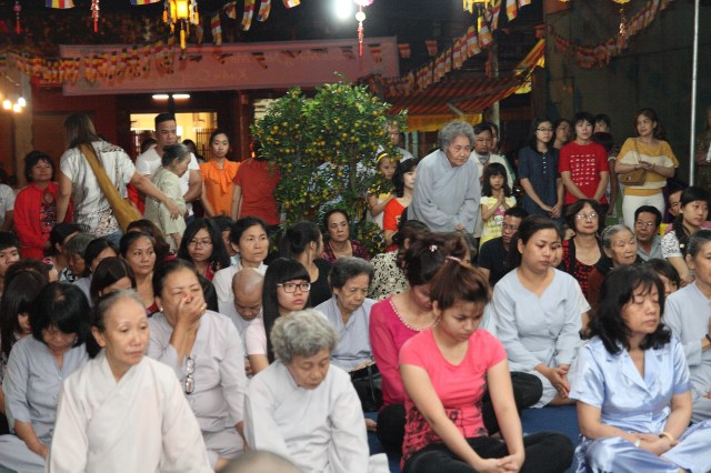 Chùm ảnh: Lễ đón giao thừa xuân Quý Tỵ tại chùa Giác Ngộ