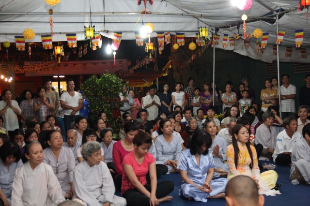 Chùm ảnh: Lễ đón giao thừa xuân Quý Tỵ tại chùa Giác Ngộ