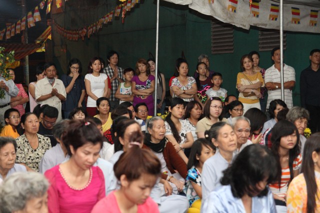 Chùm ảnh: Lễ đón giao thừa xuân Quý Tỵ tại chùa Giác Ngộ