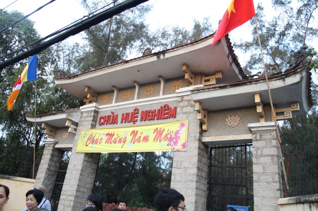 Chùm ảnh: Chùa Giác Ngộ tổ chức hành hương 10 chùa đầu xuân Quý Tỵ