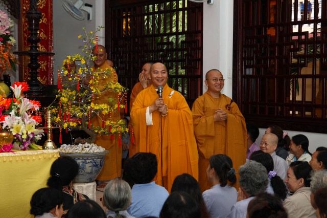 Chùm ảnh: Chùa Giác Ngộ tổ chức hành hương 10 chùa đầu xuân Quý Tỵ