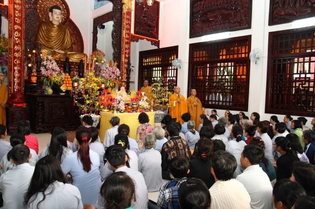Chùm ảnh: Chùa Giác Ngộ tổ chức hành hương 10 chùa đầu xuân Quý Tỵ