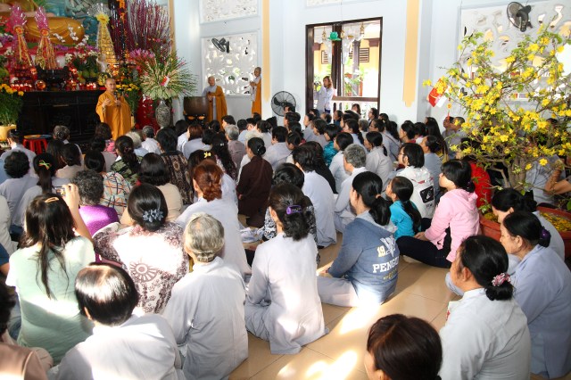 Chùm ảnh: Chùa Giác Ngộ tổ chức hành hương 10 chùa đầu xuân Quý Tỵ