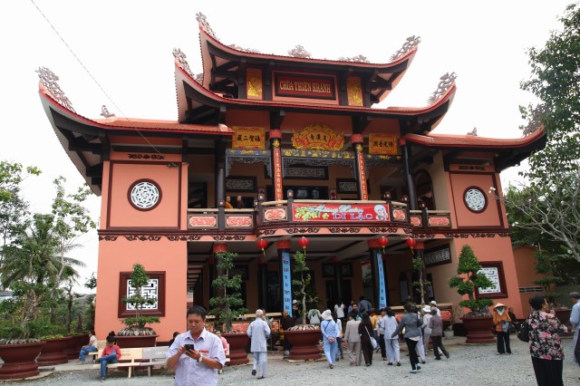 Chùm ảnh: Chùa Giác Ngộ tổ chức hành hương 10 chùa đầu xuân Quý Tỵ