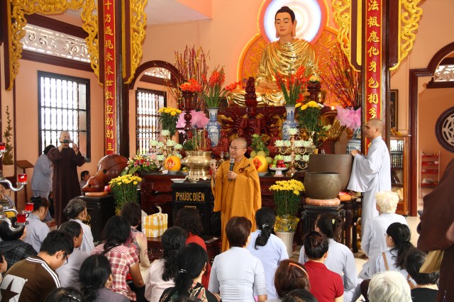 Chùm ảnh: Chùa Giác Ngộ tổ chức hành hương 10 chùa đầu xuân Quý Tỵ