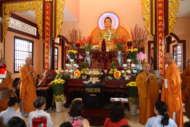 Chùm ảnh: Chùa Giác Ngộ tổ chức hành hương 10 chùa đầu xuân Quý Tỵ