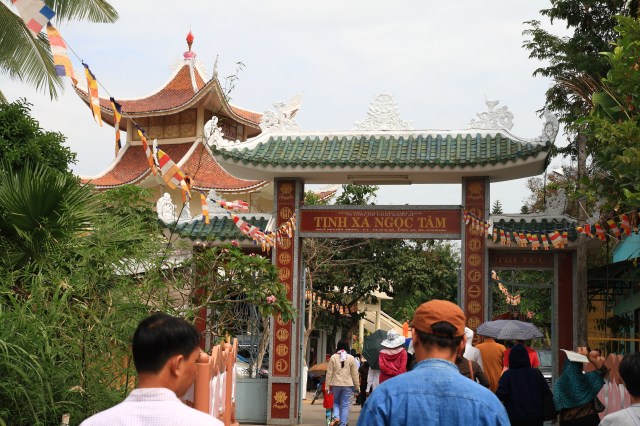 Chùm ảnh: Chùa Giác Ngộ tổ chức hành hương 10 chùa đầu xuân Quý Tỵ