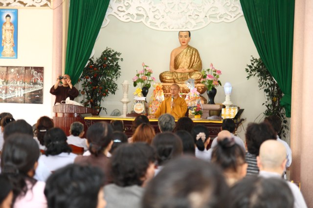 Chùm ảnh: Chùa Giác Ngộ tổ chức hành hương 10 chùa đầu xuân Quý Tỵ