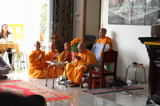 Chùm ảnh: Chùa Giác Ngộ tổ chức hành hương 10 chùa đầu xuân Quý Tỵ