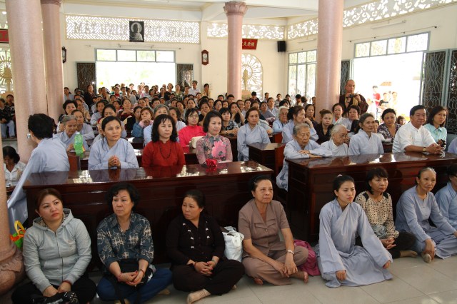 Chùm ảnh: Chùa Giác Ngộ tổ chức hành hương 10 chùa đầu xuân Quý Tỵ