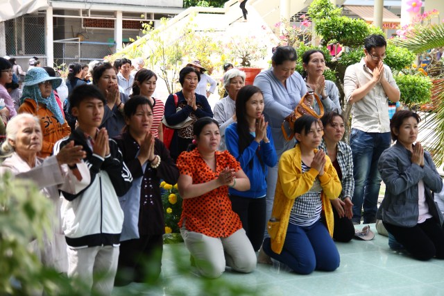 Chùm ảnh: Chùa Giác Ngộ tổ chức hành hương 10 chùa đầu xuân Quý Tỵ
