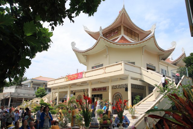 Chùm ảnh: Chùa Giác Ngộ tổ chức hành hương 10 chùa đầu xuân Quý Tỵ
