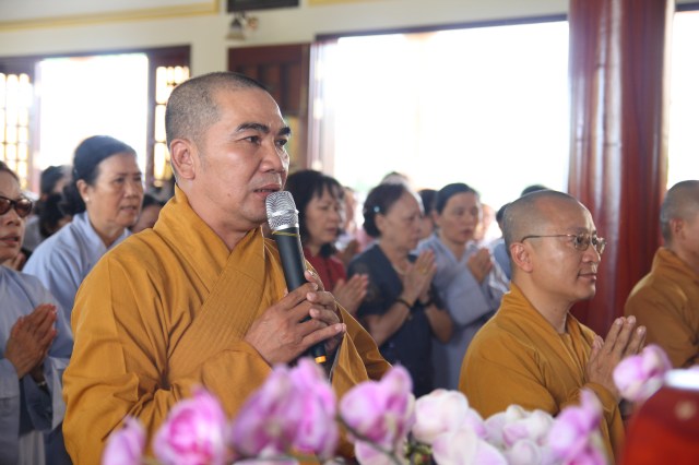 Chùm ảnh: Chùa Giác Ngộ tổ chức hành hương 10 chùa đầu xuân Quý Tỵ