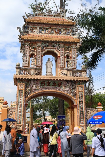 Chùm ảnh: Chùa Giác Ngộ tổ chức hành hương 10 chùa đầu xuân Quý Tỵ