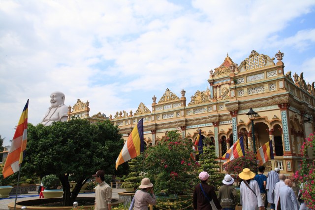 Chùm ảnh: Chùa Giác Ngộ tổ chức hành hương 10 chùa đầu xuân Quý Tỵ