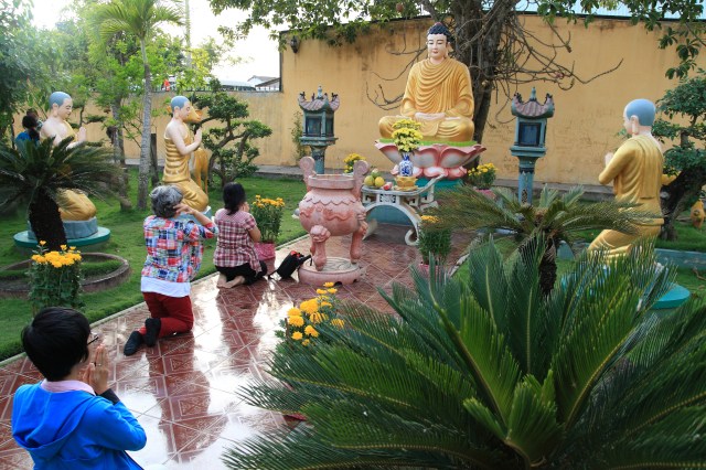 Chùm ảnh: Chùa Giác Ngộ tổ chức hành hương 10 chùa đầu xuân Quý Tỵ