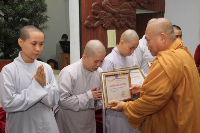 Học viện PGVN tại TP. HCM trao học bổng Thích Minh Châu