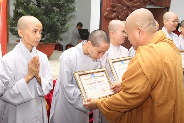 Học viện PGVN tại TP. HCM trao học bổng Thích Minh Châu