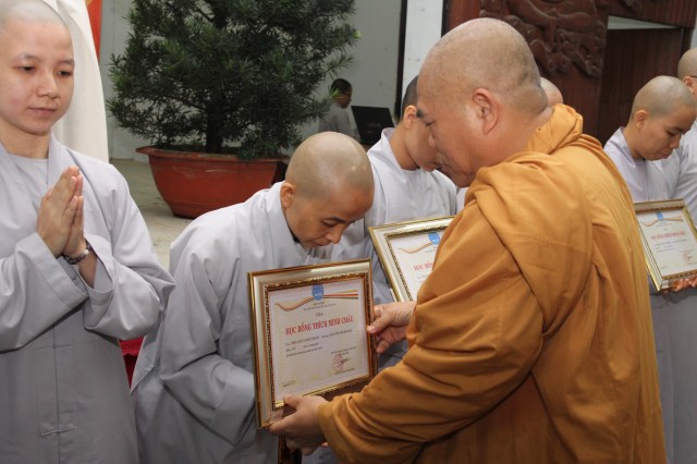 Học viện PGVN tại TP. HCM trao học bổng Thích Minh Châu