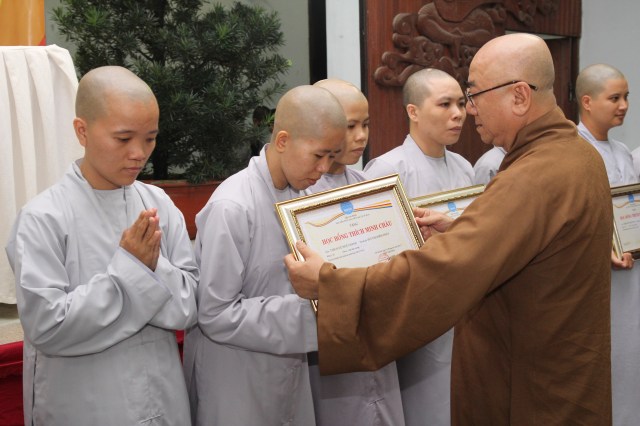 Học viện PGVN tại TP. HCM trao học bổng Thích Minh Châu