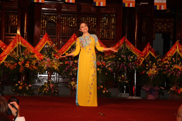 Hà Tĩnh: Ca nhạc mừng lễ khánh thành chùa Tượng Sơn