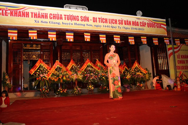 Hà Tĩnh: Ca nhạc mừng lễ khánh thành chùa Tượng Sơn