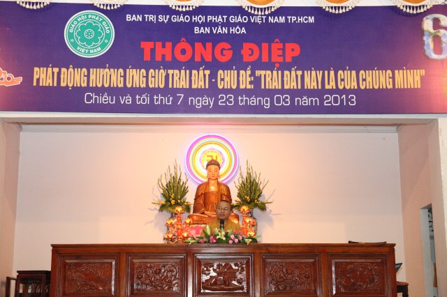 TP.HCM: Hàng ngàn người cùng tham dự chương trình “Giờ trái đất”