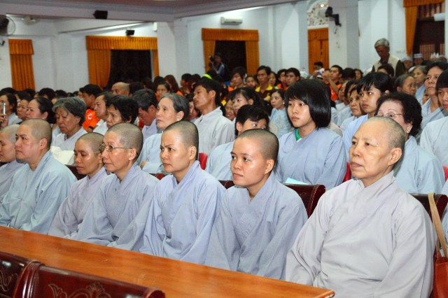 TP.HCM: Hàng ngàn người cùng tham dự chương trình “Giờ trái đất”