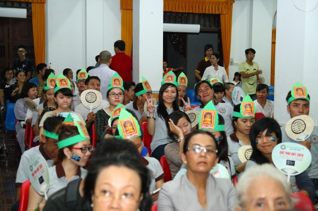 TP.HCM: Hàng ngàn người cùng tham dự chương trình “Giờ trái đất”