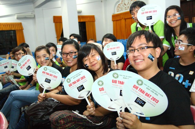 TP.HCM: Hàng ngàn người cùng tham dự chương trình “Giờ trái đất”