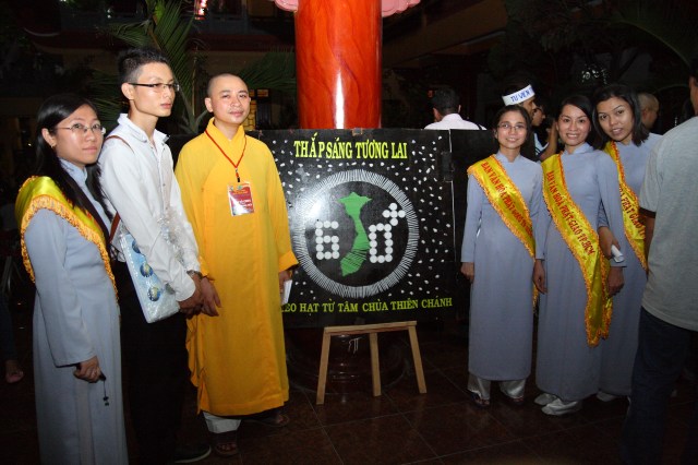 TP.HCM: Hàng ngàn người cùng tham dự chương trình “Giờ trái đất”