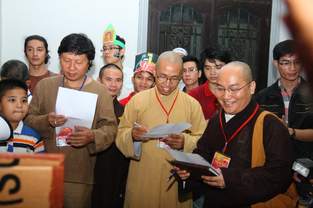 TP.HCM: Hàng ngàn người cùng tham dự chương trình “Giờ trái đất”