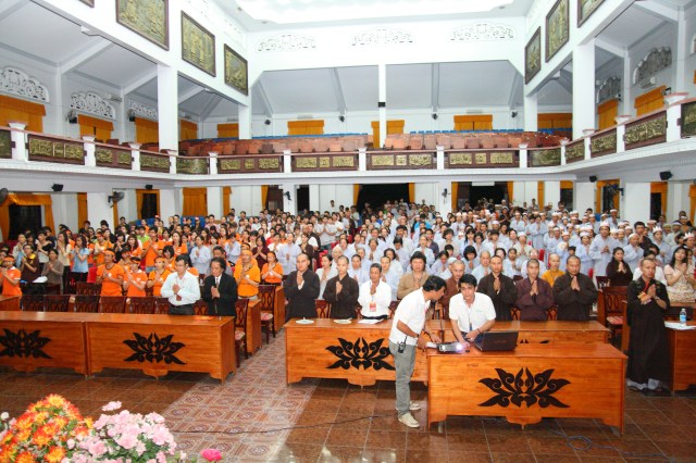 TP.HCM: Hàng ngàn người cùng tham dự chương trình “Giờ trái đất”