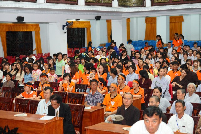TP.HCM: Hàng ngàn người cùng tham dự chương trình “Giờ trái đất”