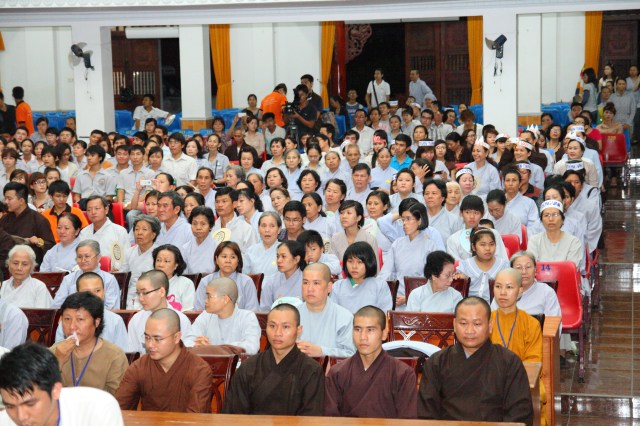 TP.HCM: Hàng ngàn người cùng tham dự chương trình “Giờ trái đất”