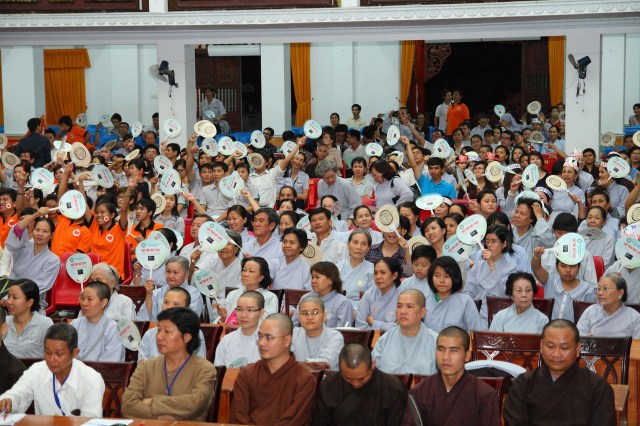 TP.HCM: Hàng ngàn người cùng tham dự chương trình “Giờ trái đất”