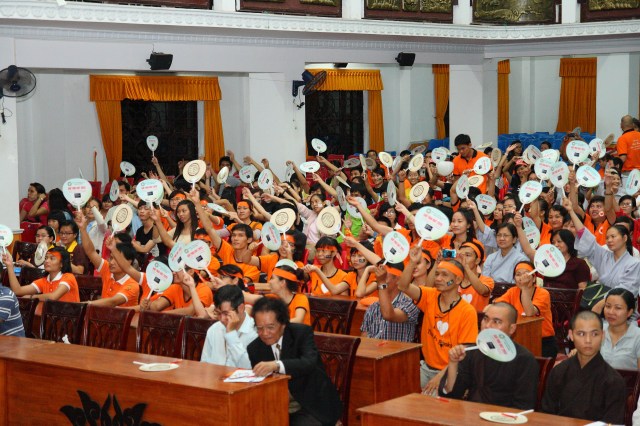TP.HCM: Hàng ngàn người cùng tham dự chương trình “Giờ trái đất”