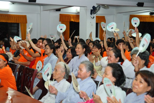 TP.HCM: Hàng ngàn người cùng tham dự chương trình “Giờ trái đất”