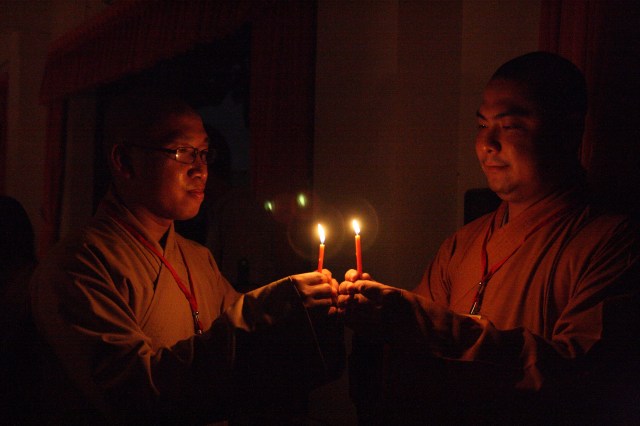 TP.HCM: Hàng ngàn người cùng tham dự chương trình “Giờ trái đất”