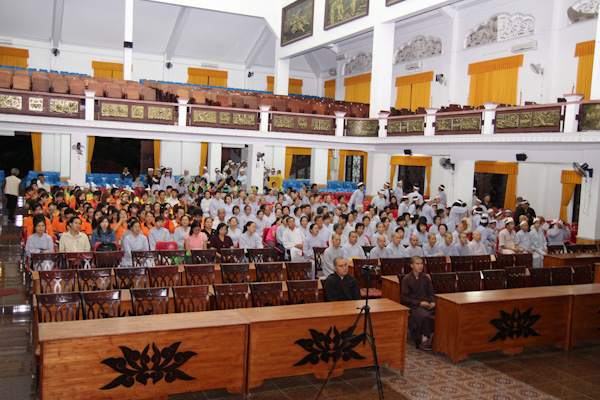 TP.HCM: Hàng ngàn người cùng tham dự chương trình “Giờ trái đất”