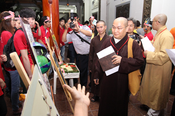 TP.HCM: Hàng ngàn người cùng tham dự chương trình “Giờ trái đất”
