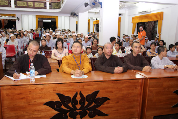 TP.HCM: Hàng ngàn người cùng tham dự chương trình “Giờ trái đất”