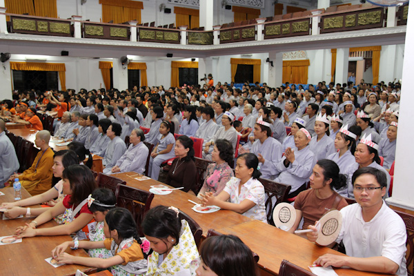 TP.HCM: Hàng ngàn người cùng tham dự chương trình “Giờ trái đất”