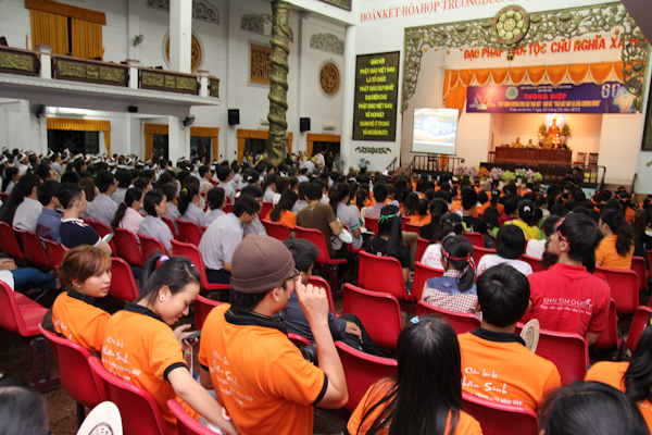 TP.HCM: Hàng ngàn người cùng tham dự chương trình “Giờ trái đất”