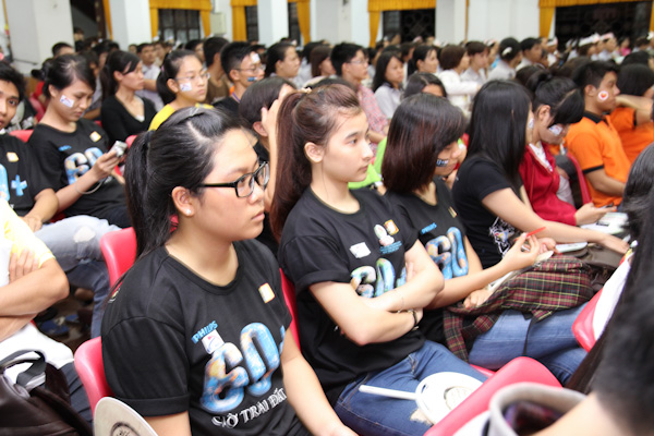 TP.HCM: Hàng ngàn người cùng tham dự chương trình “Giờ trái đất”