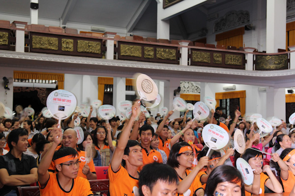 TP.HCM: Hàng ngàn người cùng tham dự chương trình “Giờ trái đất”