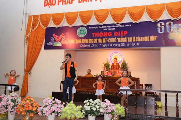 TP.HCM: Hàng ngàn người cùng tham dự chương trình “Giờ trái đất”